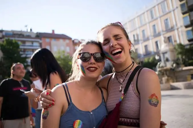 Pride 2023: viaggiare con Airbnb nelle principali città arcobaleno